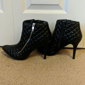 Heeled boots